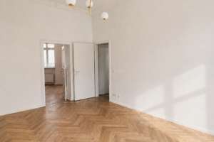 Provisionsfrei & direkt am Landwehrkanal: ruhige 2 Zi Wohnung mit ca. 55 m² und  3-4m‑Deckenhöhe