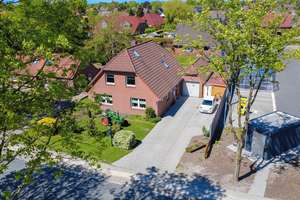 Platz für die ganze Familie oder Mehrgenerationenwohnen mit ebenerdigem Erdgeschoss – Die vollständige Adresse der Immobilie erhältst du vom Anbieter., 26532 Großheide – Vorschaubild 1