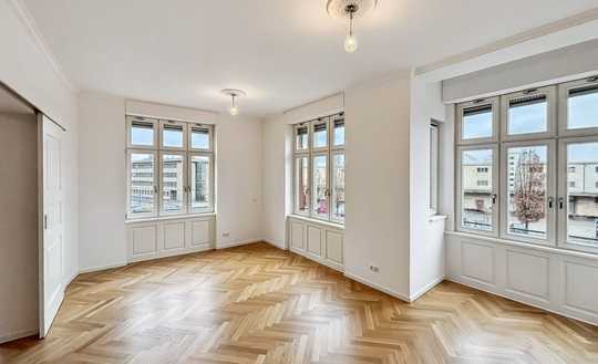 Repräsentative Altbauetage, denkmalgeschützt:  Exklusive Etage mit zwei Wohnungen
