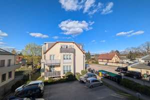 Stilvoll modernisiert: 1,5-Zimmer-Wohnung mit gehobener Ausstattung, Balkon & Fussbodenheizung – Grünauer Straße 56, 12524 Altglienicke, Berlin – Vorschaubild 5