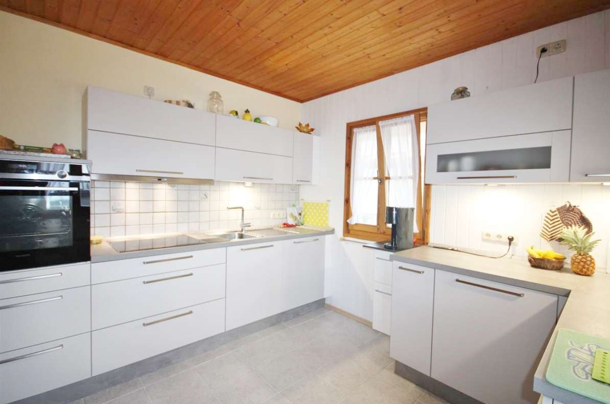 Immobilie in Hinterschmiding - "Für Menschen, die das Besondere lieben"
Liebevolles Unikat mit 2 Garagen, großzügigem Grundstück u - Bild 2