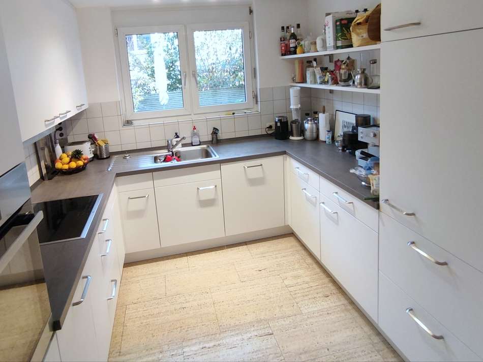 Küche mit Einbauküche Bild 2