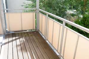 Küche mit Zugang zum Balkon - Laminat - Wanne - frei ab 1.4.25 – Mosenstraße 5, 9130 Chemnitz – Vorschaubild 2