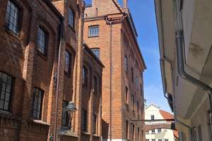 Traumwohnung auf der Lübecker Altstadtinsel – Historischer Charme trifft modernen Wohnkomfort – Siebente Querstraße 2, 23552 Innenstadt, Lübeck – Vorschaubild 2