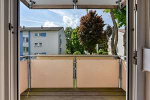 +++ modernisiert - 1.OG mit Süd-Balkon - inklusive Einbauküche - auf Erbbaurecht +++ – Haldenrainstraße 160, 70437 Rot, Stuttgart – Vorschaubild 2