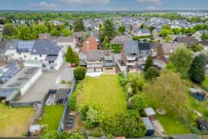 Großräumiges Wohnhaus mit großem Garten: Ideal für Familien, Mehrgenerationen o. Wohnen & Arbeiten – Die vollständige Adresse der Immobilie erhältst du vom Anbieter., 41363 Jüchen – Vorschaubild 4