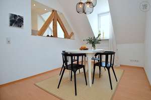 Sehr schöne möblierte 4-Zimmer Dachwohnung mit Internet und Dachterrasse in Wiesbaden