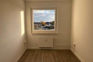 Wo das Leben so spielt - großzügige 4-Zimmer-Wohnung – St.-Gotthard-Straße 17, 28325 Tenever, Bremen – Vorschaubild 2