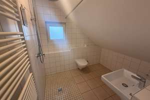 Haus zu vermieten in Babenhausen | 143 m² Wohnfläche | 8 Zimmer | 2 Bäder | 1 Waschküche | 1 Küche – Die vollständige Adresse der Immobilie erhältst du vom Anbieter., 64832 Babenhausen – Vorschaubild 33