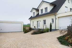 Modernes Einfamilienhaus mit Galerie, Kamin und drei Garagen in ruhiger Randlage – Im Förstergarten 31, 91336 Heroldsbach – Vorschaubild 14