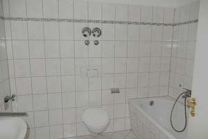 Tolle DG-Whg. mit Balkon, Einbauküche, Designebelag, Bad mir Wanne und Duschaufsatz...... – Charlottenstraße 81, 9126 Gablenz, Chemnitz – Vorschaubild 9