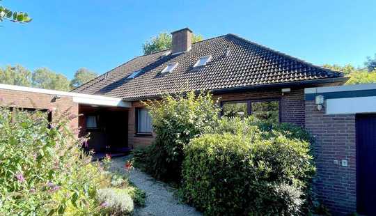 Bild von Architektenhaus . 9 Zimmer . Doppelgarage . Einlieger-Whg. . Schwimmbad