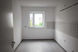 Wohnung  mit viel Platz in Renovierung mit Balkon in ruhiger Wohnlage – Buchfinkenweg 10, 4159 Wahren, Leipzig – Vorschaubild 3