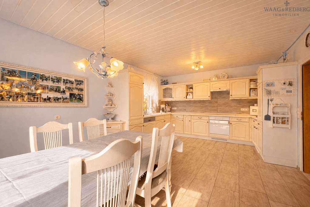 Immobilie in Hilpoltstein - Großzügiges Wohnen auf drei Ebenen mit großem Grundstück - Bild 4