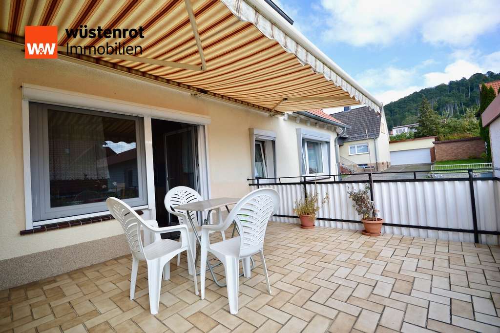 Immobilie in Wolfhagen - +++ Großes Einfamilienwohnhaus mit 3 Garagen in ruhiger Lage Wolfhagen Stadt +++ - Bild 4