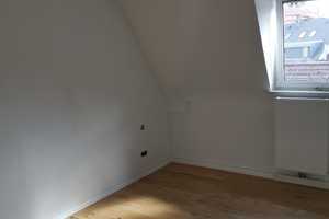 Stilvolle 3-Zimmer-Dachgeschosswohnung mit Einbauküche in Stuttgart – Nikolausstr. 2, 70190 Stuttgart – Vorschaubild 5
