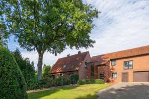 Vielseitiges Haus mit zwei Wohneinheiten und zusätzlichem großen Baugrundstück in Wagenfeld – Die vollständige Adresse der Immobilie erhältst du vom Anbieter., 49419 Wagenfeld – Vorschaubild 1