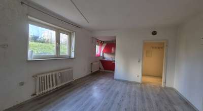 Helle Souterrainwohnung mit Stellplatz