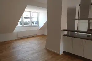 Nürnberg Altstadt: in 2019 neu ausgebaute top 3-Zimmer DG-Wohnung, Dachloggia, Kochinsel, Parkett – Nürnberg – Vorschaubild 13