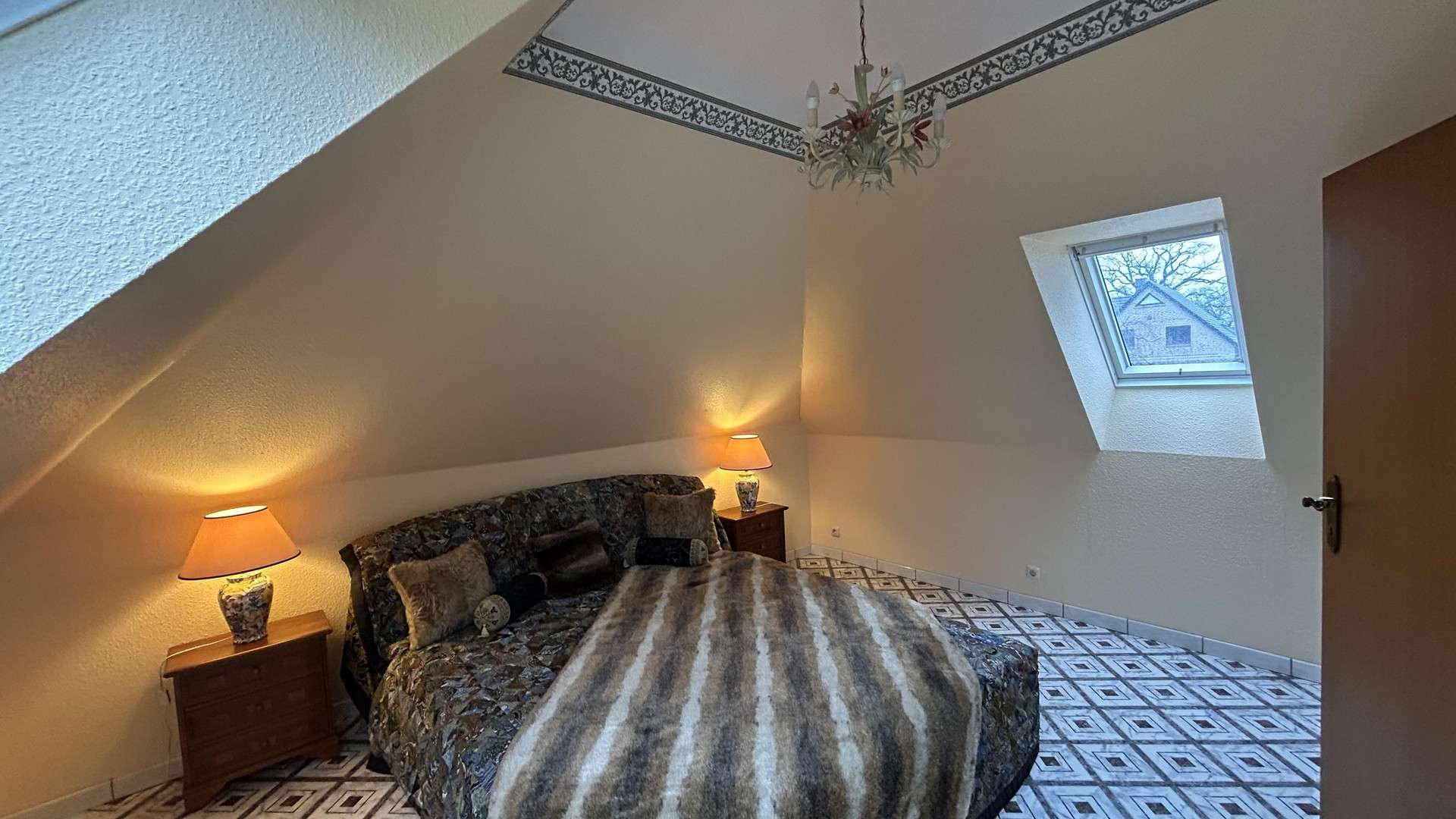 Immobilie in Tangstedt - Attraktive Doppelhaushälfte mit 9 Zimmern in ruhiger Südlage - Bild 5