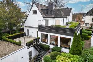 Essen - Stadtwald!
Vorzeige-Villa in bevorzugter Lage – Die vollständige Adresse der Immobilie erhältst du vom Anbieter., 45134 Stadtwald, Essen – Vorschaubild 1