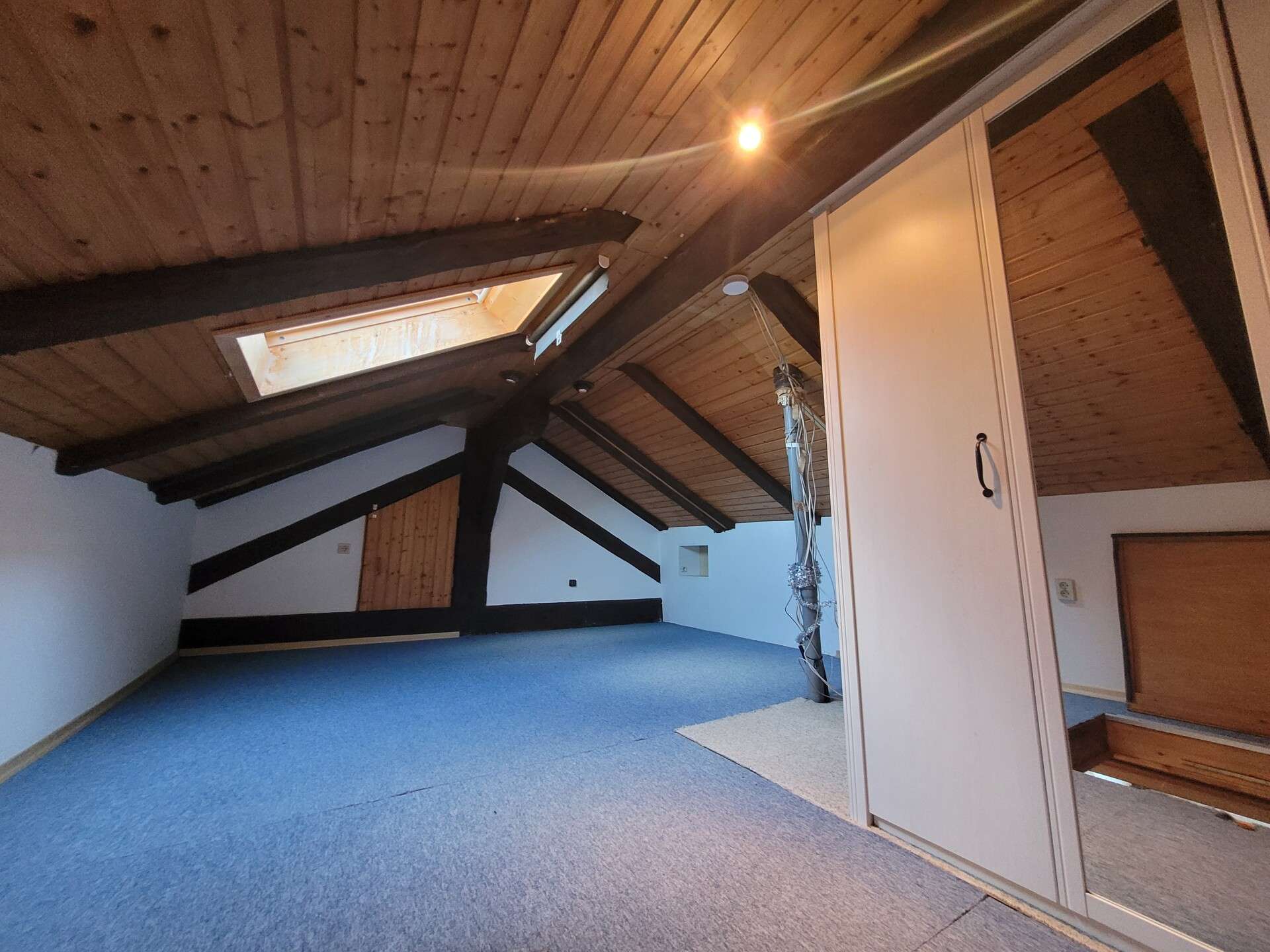 Immobilie in Gmund - Panoramablick & Ausbaupotential - einzigartige Dachgeschosswohnung in Seenähe - Bild 1