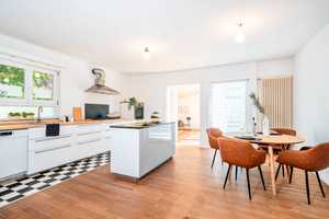 EINDRUCKSVOLLE VILLA - Charmante Villa in ruhiger und zentraler Lage in Singen – Konstanz (Kreis) – Vorschaubild 4
