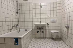 Lichtdurchflutete 2-Zimmer-Wohnung mit Parkett, Balkon, EBK und TG in Top-Lage – Die vollständige Adresse der Immobilie erhältst du vom Anbieter., 14469 Bornstedt, Potsdam – Vorschaubild 12
