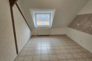 Frisch renovierte & großzügige 2-Zimmer-Dachgeschosswohnung mit großen Spitzboden – Gottliebstraße 85, 47166 Alt-Hamborn, Duisburg – Vorschaubild 3