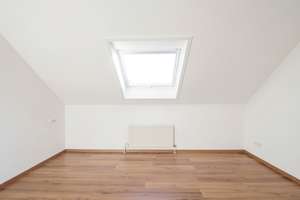 Lichtdurchflutet & Modernisiert: Großzügige 3,5-Zimmer-Dachgeschosswohnung mit Balkon – Die vollständige Adresse der Immobilie erhältst du vom Anbieter., 76189 Grünwinkel, Karlsruhe – Vorschaubild 6