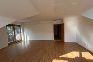 Heimelige, großzügige 2-Zi-DG Wohnung in bester Lage München-Trudering - frei und sofort verfügbar ! – Die vollständige Adresse der Immobilie erhältst du vom Anbieter., 81827 Waldtrudering, München – Vorschaubild 3