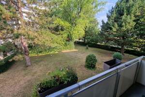 Schöner Ausblick: knapp 60m² , zwei Zimmer, Küche, Bad
