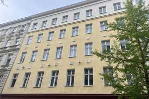 Kapitalanlage - ruhig gelegene, sanierte und gut vermietete Altbauwohnung – Berlin – Vorschaubild 1