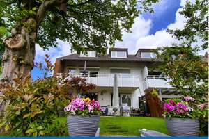 Zentral gelegene Wohnung mit Balkon und Garage