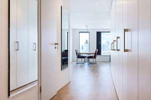 Exklusive Lobby im Hotelstil · Modernes Luxusapartment mit direktem Skyline-Blick in Frankfurt – Die vollständige Adresse der Immobilie erhältst du vom Anbieter., 60486 Gallus, Frankfurt am Main – Vorschaubild 5