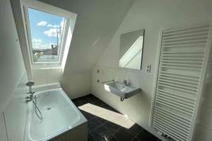 Wohntraum im Dachgeschoss: 4,5 Zimmer, Galerie und ein toller Blick auf den Olympiaturm! – Schleißheimer Str. 252, 80809 Am Luitpoldpark, München – Vorschaubild 11