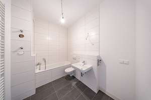 Neubauwohnung mit Fußbodenheizung im Erstbezug / WBS mit besonderen Wohnbedarf erforderlich – Moderlieschenstr. 28, 13599 Haselhorst, Berlin – Vorschaubild 6