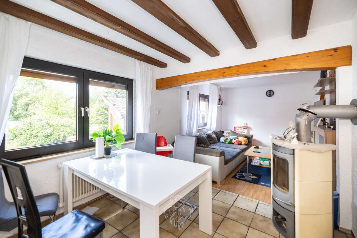 Immobilie in Würzburg - Charmantes Mehrfamilienhaus in Würzburg-Versbach: Attraktive Kapitalanlage und Eigenheim - Bild 1