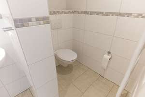 Stilvolle ruhige 3-Zi-Dachgeschosswohnung – eigene Etage, Dachbalken & Gartenmitnutzung – Die vollständige Adresse der Immobilie erhältst du vom Anbieter., 24114 Südfriedhof, Kiel – Vorschaubild 7