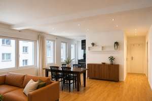 Stilvoll modernisierte 3 Zimmer Wohnung mit Fußbodenheizung und Balkon