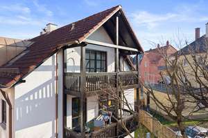 HELLE DACHGESCHOSSWOHNUNG IN PFERSEE MIT NEUWERTIGER EINBAUKÜCHE, TG-STELLPLATZ UND KELLER – Die vollständige Adresse der Immobilie erhältst du vom Anbieter., 86157 Pfersee-Nord, Augsburg – Vorschaubild 1