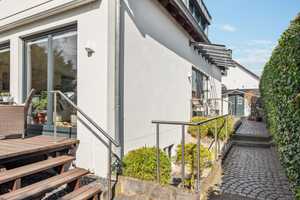 Exklusives Einfamilienhaus mit Pool und großzügigem Garten – Köln – Vorschaubild 4