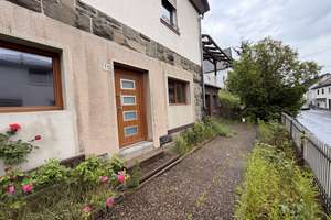 Großzügiges Wohnhaus mit Garten, Garage und viel Platz für die ganze Familie. – Die vollständige Adresse der Immobilie erhältst du vom Anbieter., 35080 Bad Endbach – Vorschaubild 3