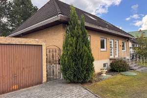 Großzügiges Einfamilienhaus mit Kamin, Sauna und massivem Keller
