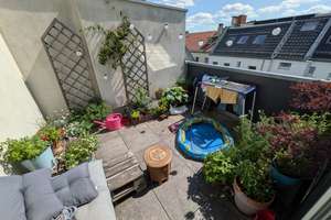 Helle und private 3,5-Zimmer-DG-Wohnung mit großem Balkon