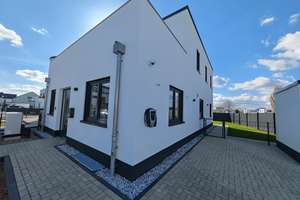 NEUBAU: Stilvolle Doppelhaushälfte in idyllisch-ruhiger Bestlage in Neubaugebiet in Hochheim am Main – Die vollständige Adresse der Immobilie erhältst du vom Anbieter., 65239 Hochheim am Main – Vorschaubild 15