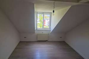 2 Zimmer Dachgeschosswohnung mit Balkon und EBK – Ostendstraße 1, 70190 Ostheim, Stuttgart – Vorschaubild 3
