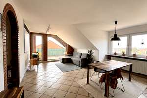Schöne Dachgeschosswohnung mit großem Balkon und Stellplatz!