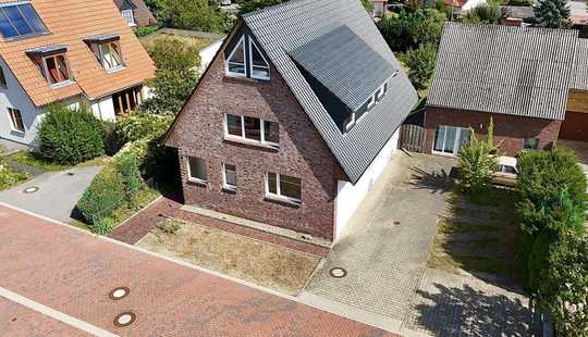 Bild von Modernisiert und großzügig - Ein- bzw. Zweifamilienhaus mit separatem Gästehaus und großem Garten