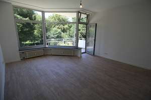 ZOO/DÜSSELTAL EXKLUSIV RENOVIERT BALKON INS GRÜNE SEP. KÜCHE LAMINAT MODERNES DUSCHBAD HOCHPARTERRE – Heinrichstraße 60A, 40239 Düsseltal, Düsseldorf – Vorschaubild 2
